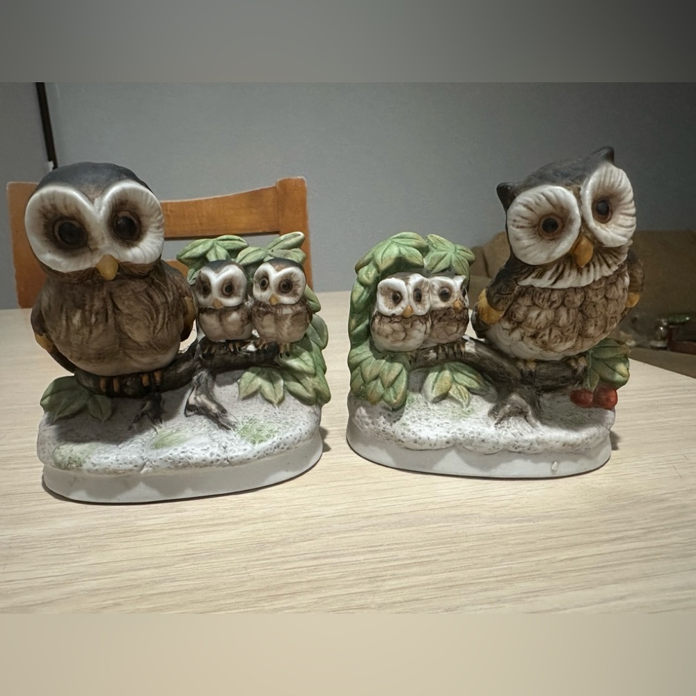 Vintage PORCELEIN MOTHER & 2 BABY OWLS FIGURINE